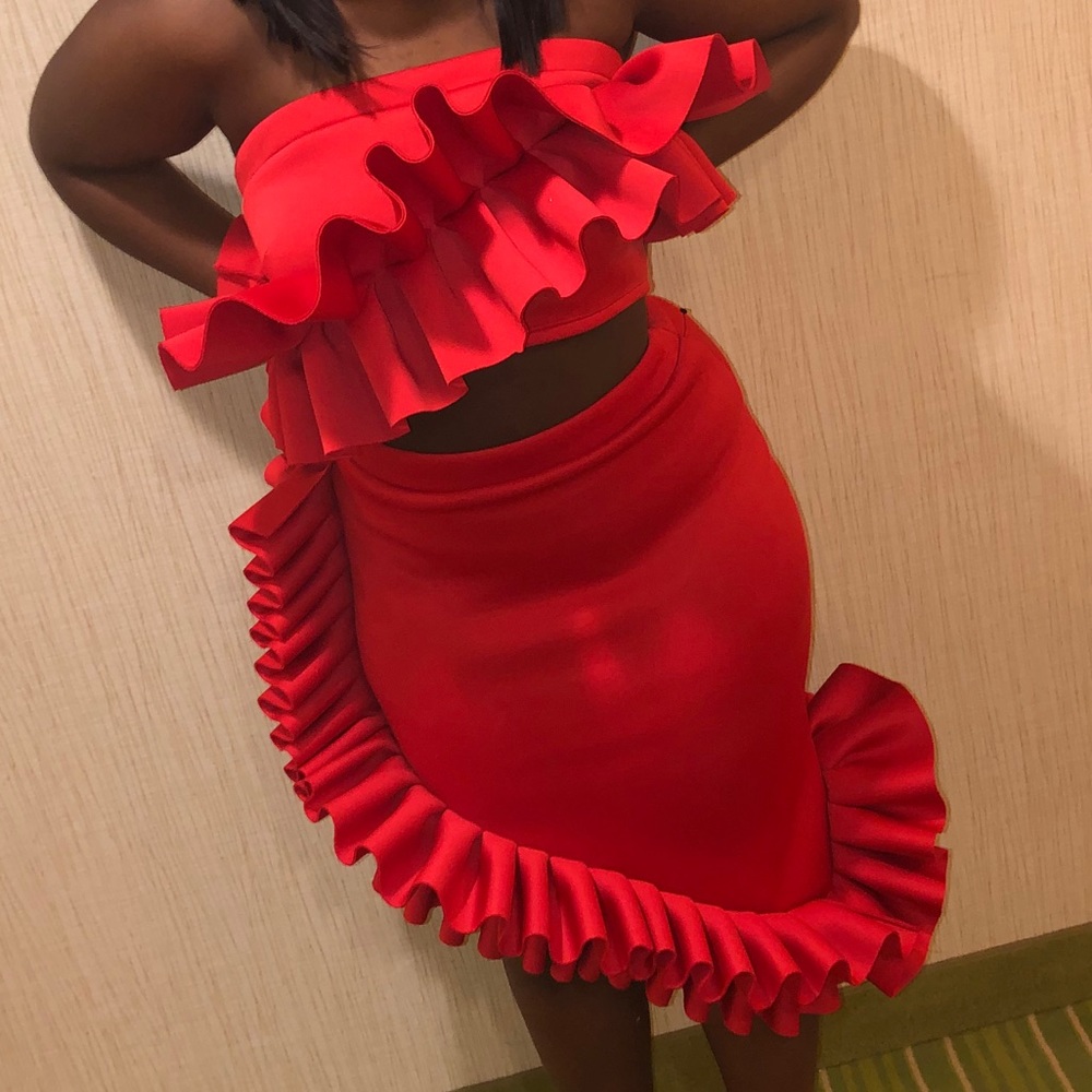 2 Piece Ruffle Set - Picture 2 of 2